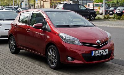 Автостекла Toyota Vitz XP130 c установкой в Москве